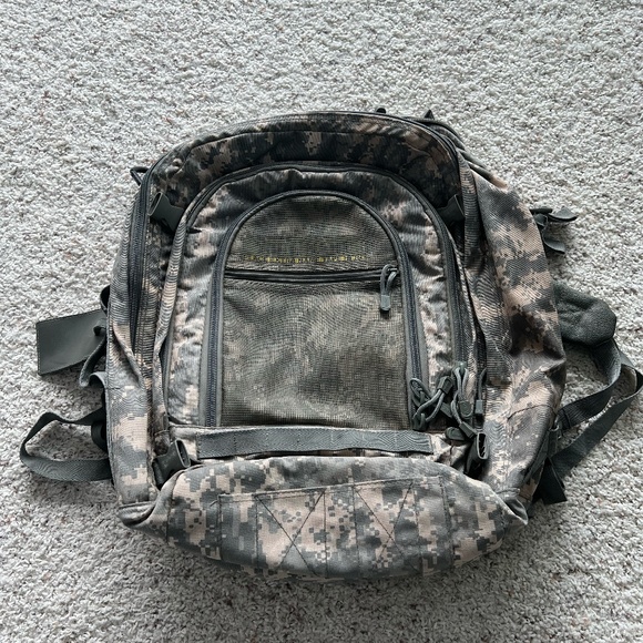 RUCKSACK/BACKPACK,  camouflauge - Picture 1 of 8